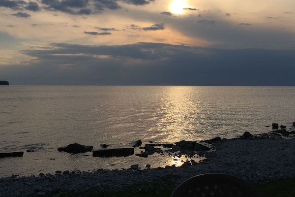 In Strandnähe, Liegestühle, Strandtücher