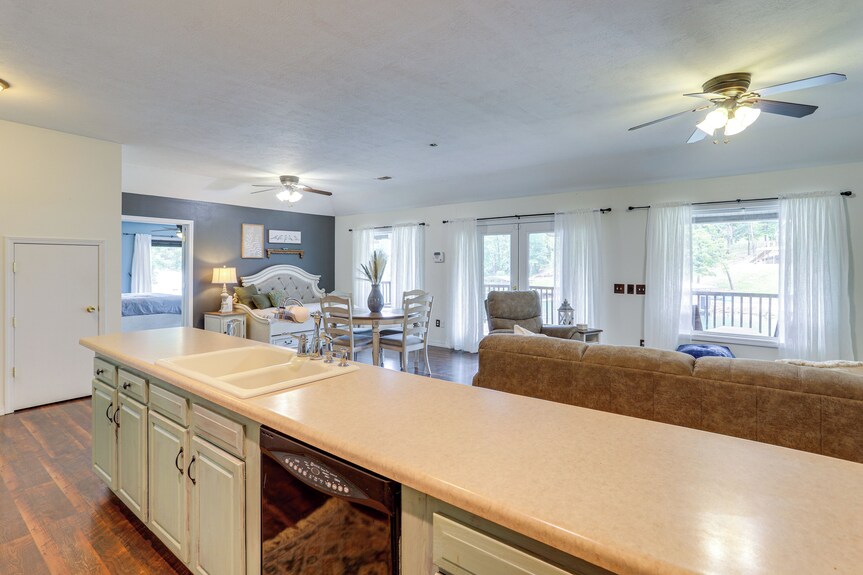 Lakefront Horseshoe Bend Home W/ Boat Dock! - 멜버른