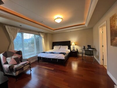 Two-bedroom with independent entrance close to YVR in Richmond