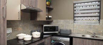 Luxurious property that offers excellent services. Only 5mins away from the mall