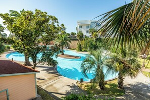 Utomhuspool och uppvärmd pool