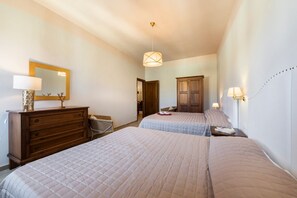 1 habitación, tabla de planchar con plancha y wifi 