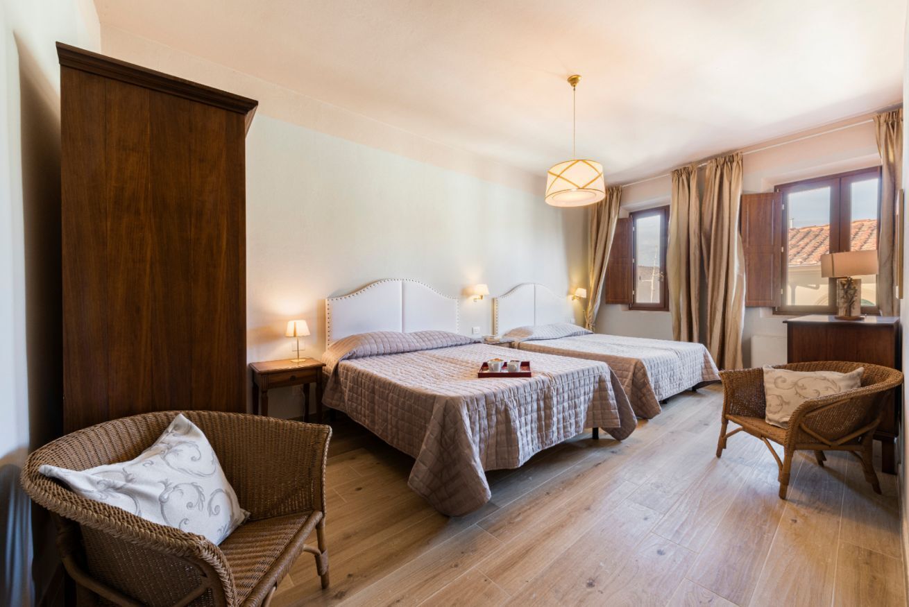 1 habitación, tabla de planchar con plancha y wifi 