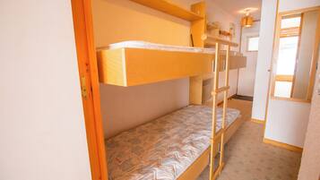 1 habitación, wifi y ropa de cama