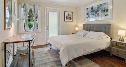 Cute 2Bed Apt with patio close to French Quarter, with gated parking include