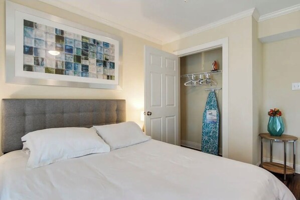 2 bedrooms, iron/ironing board, WiFi, bed sheets