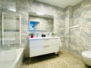 Hair dryer, towels - Luxury 2 bedrooms in Limpertsberg (Luxembourg City)