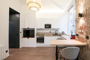 Kühlschrank, Mikrowelle, Ofen, Geschirrspüler