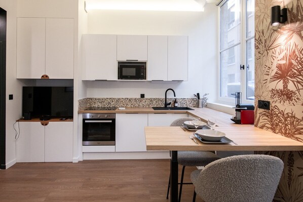 Fridge, microwave, oven, dishwasher - Le Terrazzo - Elegant & Cosy- Pentes X Rousse (Lyon)