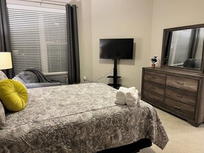 1 slaapkamer, een strijkplank/strijkijzer, wifi, beddengoed