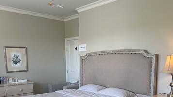 1 bedroom, iron/ironing board, WiFi (free), bed sheets