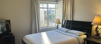 A en-suite with independent entrance on the second floor close toYVR, Ferries