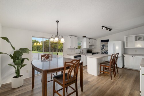 Modern, Farmhouse Experience-From our Farm to your Table -family& pet friendly
