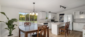Modern, Farmhouse Experience-From our Farm to your Table -family& pet friendly