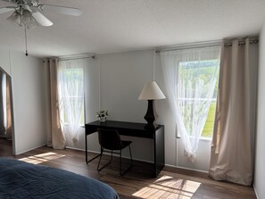 3 habitaciones, escritorio, tabla de planchar con plancha y wifi gratis 