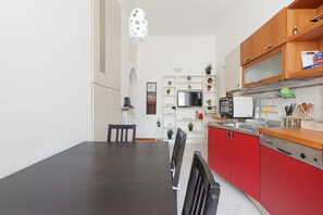 Dining - GuestHost - Roomy Apartment x5 - 850 m far from Famagosta MM2 (Milano)