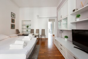 1 slaapkamer, een strijkplank/strijkijzer, internet, beddengoed