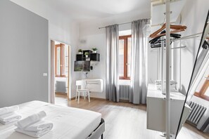 1 habitación, tabla de planchar con plancha, internet y ropa de cama 