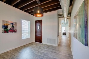 Interior - 4 Miles Away from all Major Attractions in SA (San Antonio)