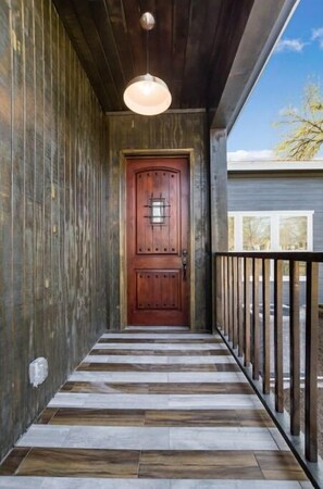 Property grounds - 4 Miles Away from all Major Attractions in SA (San Antonio)