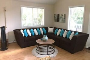 Smart TV, fireplace, DVD player