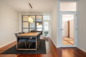 Dining - GuestReady - A prime stay near the beach (Matosinhos)