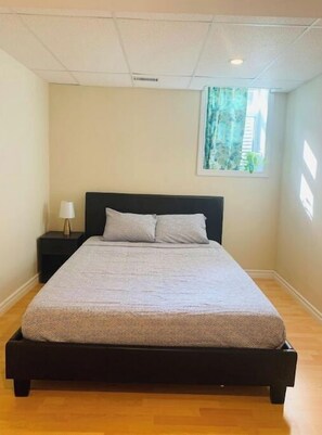 2 bedrooms, in-room safe, desk, iron/ironing board