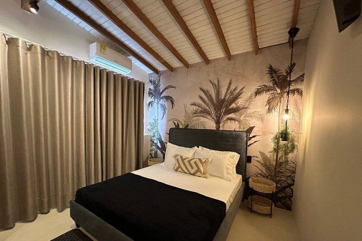 Blackout curtains, free WiFi