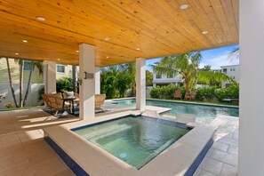 A heated pool - Beach Bliss! Walk to beach! short stays (Bradenton Beach)