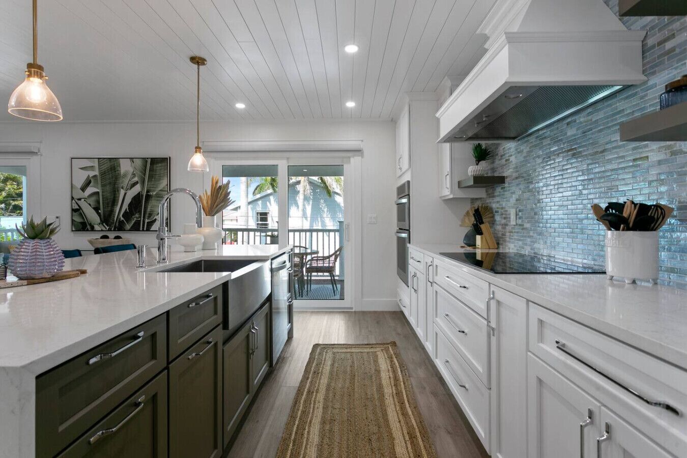 Kylskåp, mikrovågsugn, ugn och spishäll