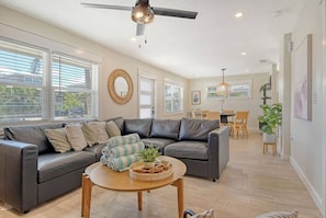 Smart TV - 200 steps to the Beach | Heated pool + spa (Holmes Beach)