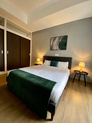 3 quartos, ferros/tábuas de passar roupa, Wi-Fi, roupa de cama