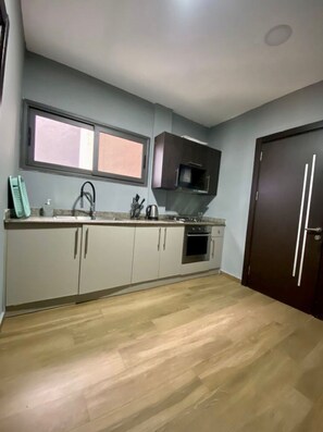 Fridge, microwave, oven, stovetop - The Citizen I Raffinement et Confort (Abidjan, Cocody)