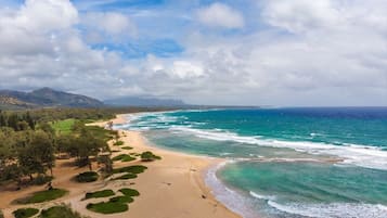 Ubicación a pie de playa, tumbonas y toallas de playa