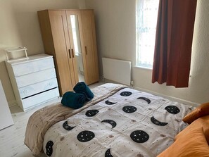 2 多间卧室、床单