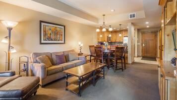 Televisión y chimenea