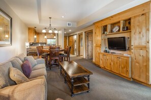 Télévision, cheminée