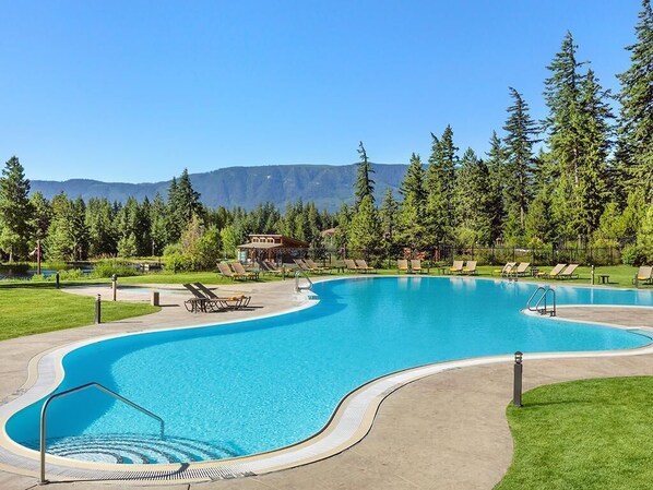 Pool - Suncadia Trailhead 1 Condo 309 (Cle Elum)