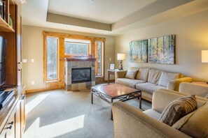 Télévision, cheminée