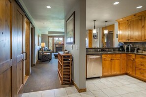 Interior - Suncadia Trailhead 1 Pet Friendly Condo 203 (Cle Elum)