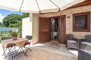 Outdoor dining - Syracuse sea (Arenella)