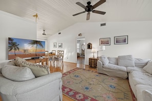 TV - Charming Florida style home minutes to the beach! NEW!! (Sanibel)