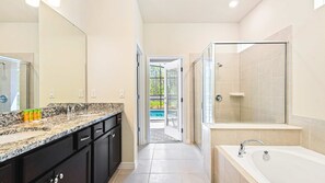Badewanne, Haartrockner, Handtücher