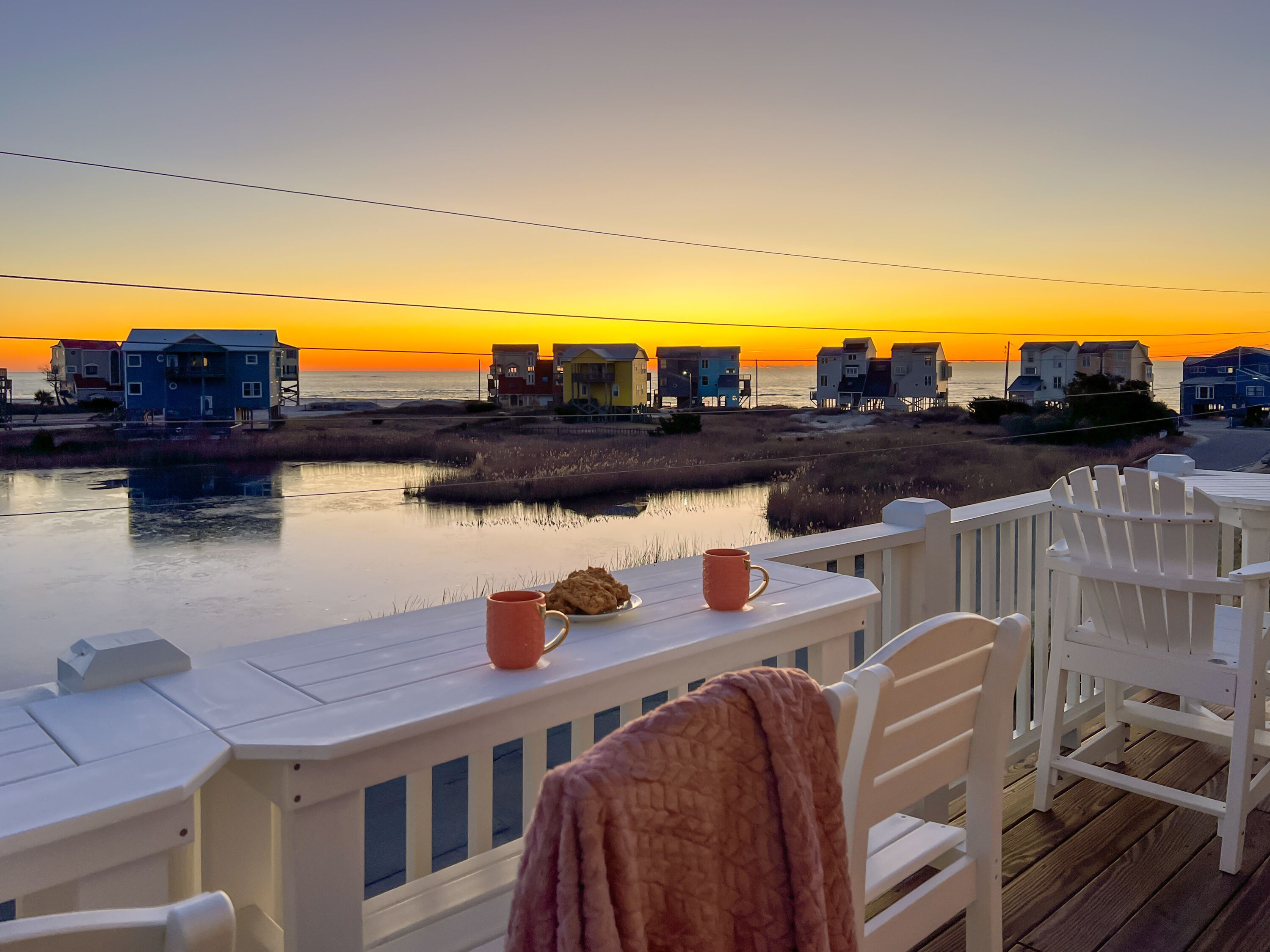 Luxe HEATED 35' pool, Putting Green, Fire Pit, Ms Pac Man, steps to the beach