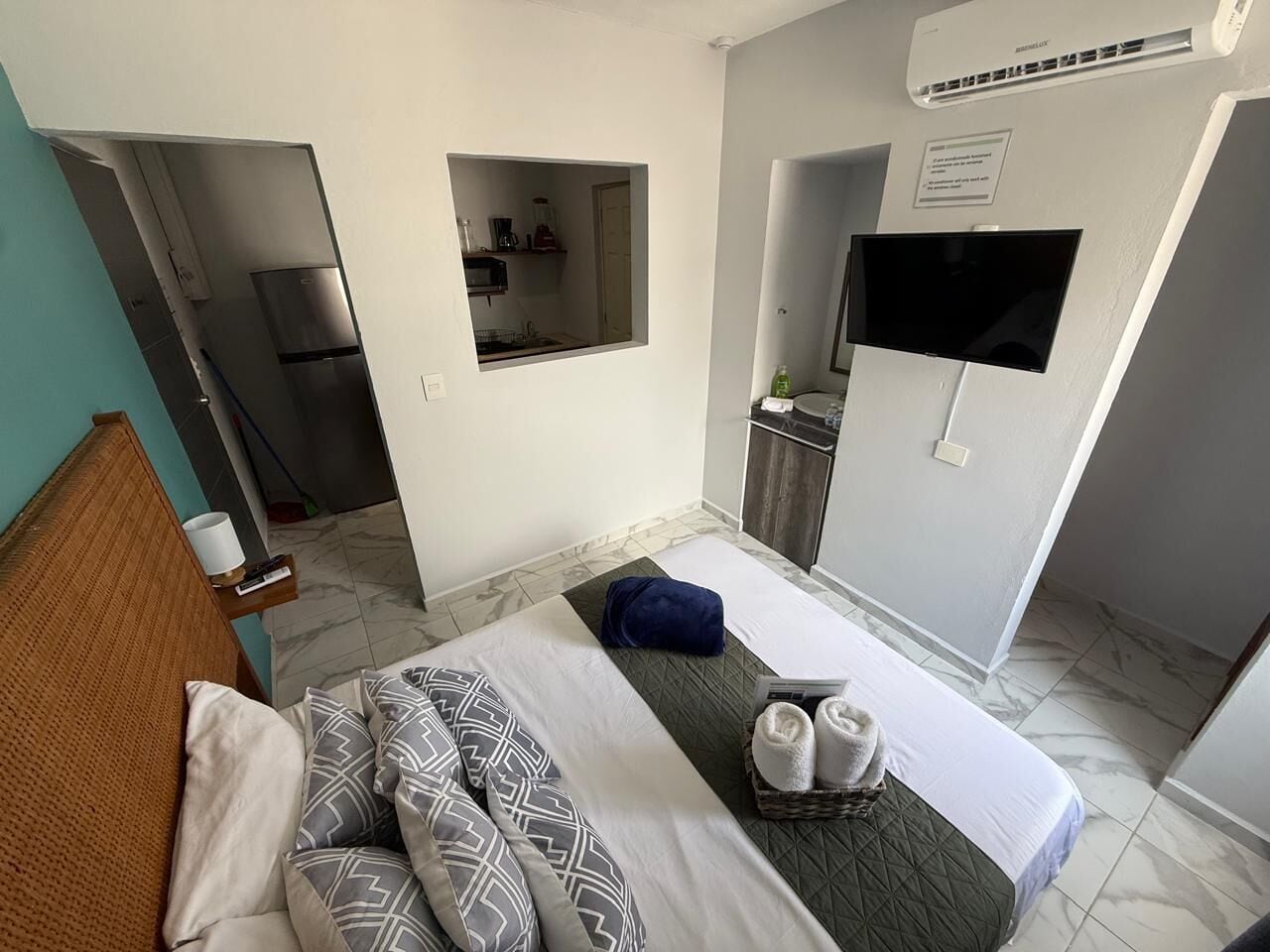 1 chambre, fer et planche à repasser, Wi-Fi gratuit, draps fournis