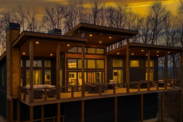 Terrace/patio - Quiet Time - Gorgeous Mountain Views, Chic Interiors + Wood-burning Fireplace! (Blue Ridge)