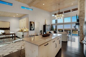 Interior - Quiet Time - Gorgeous Mountain Views, Chic Interiors + Wood-burning Fireplace! (Blue Ridge)