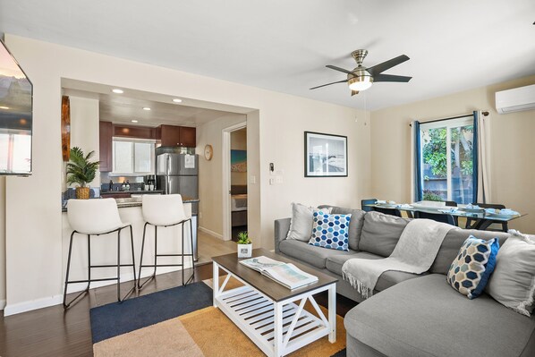 Smart TV - Riviera Bay View Dream - Private Patio with Bay View, Parking & W/D! (San Diego)