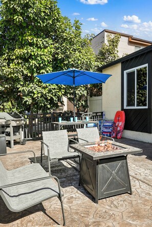 Outdoor dining - Riviera Bay View Dream - Private Patio with Bay View, Parking & W/D! (San Diego)