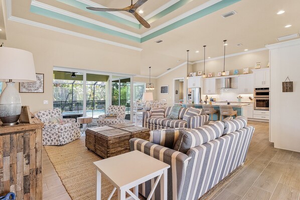 Interior - Yacht Club Area, Heated Saltwater pool & Spa -Villa Nana and Papa's Beach House - Roelens (Cape Coral)